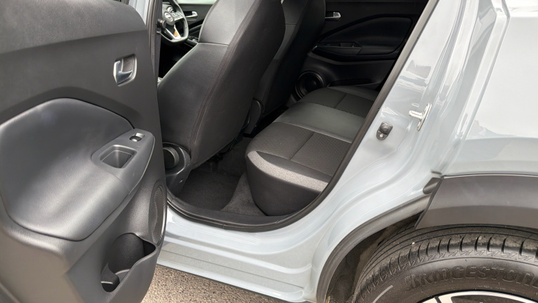 Nissan Juke 1.0 DiG-T N-Connecta 5dr Petrol Hatchback